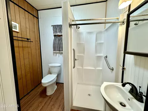 Bath - 401 Bisbee Rd, Bisbee, AZ 85603 photo 2 of 2