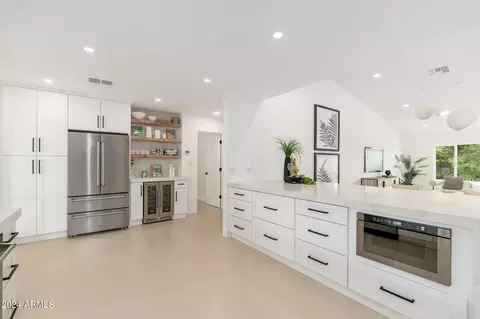 Kitchen - 2223 E Sahuaro Dr, Phoenix, AZ 85028 photo 4 of 10