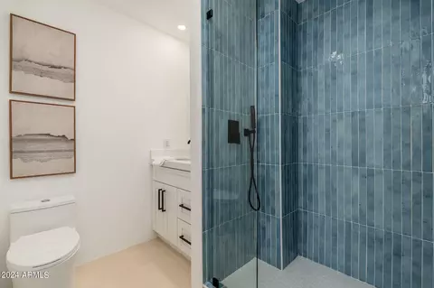 Bath - 2223 E Sahuaro Dr, Phoenix, AZ 85028 photo 7 of 8