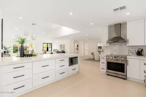Kitchen - 2223 E Sahuaro Dr, Phoenix, AZ 85028 photo 5 of 10