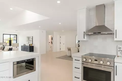 Kitchen - 2223 E Sahuaro Dr, Phoenix, AZ 85028 photo 8 of 10