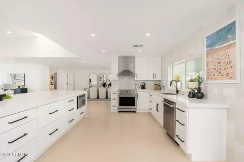 Kitchen - 2223 E Sahuaro Dr, Phoenix, AZ 85028 photo 6 of 10