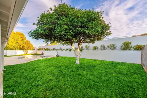 Exterior - 2223 E Sahuaro Dr, Phoenix, AZ 85028 photo 4 of 21