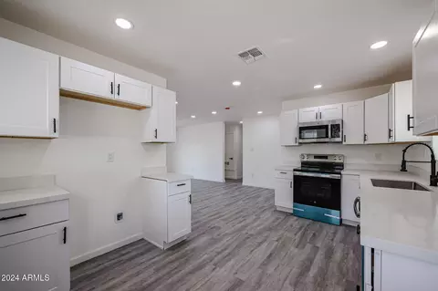 5654 N 19th Ave, Phoenix, AZ 85015 photo 7