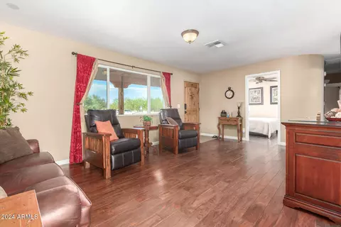 Living - 1501 E Sandra Ter, Phoenix, AZ 85022 photo 1 of 2