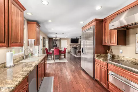 Kitchen - 1501 E Sandra Ter, Phoenix, AZ 85022 photo 3 of 4