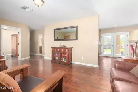Entry Way - 1501 E Sandra Ter, Phoenix, AZ 85022 photo 1 of 2