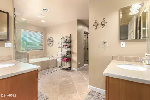 Bath - 1501 E Sandra Ter, Phoenix, AZ 85022 photo 1 of 7