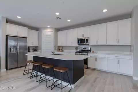 3511 E Dakota Dr, San Tan Valley, AZ 85143