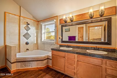 Bath - 2245 Bear Claw Dr, Overgaard, AZ 85933 photo 3 of 4