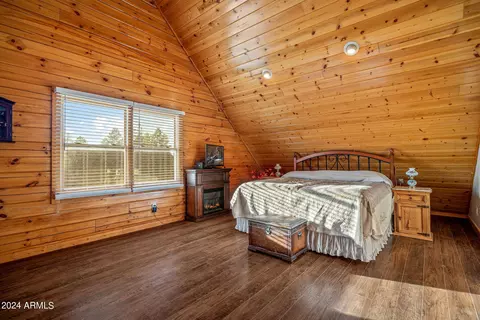 Bedroom - 2245 Bear Claw Dr, Overgaard, AZ 85933 photo 4 of 5