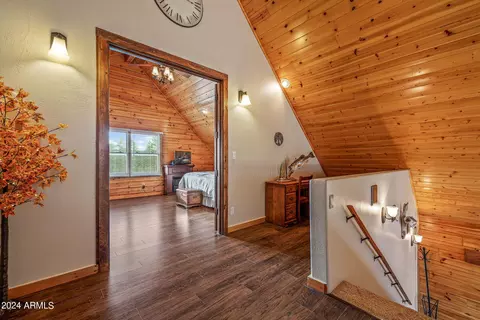 Entry Way - 2245 Bear Claw Dr, Overgaard, AZ 85933 photo 3 of 4
