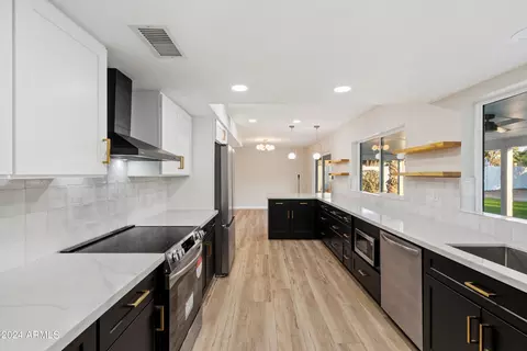 209 E Joan D Arc Ave, Phoenix, AZ 85022 photo 2