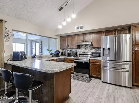 3926 W Aster Dr, Phoenix, AZ 85029 photo 4