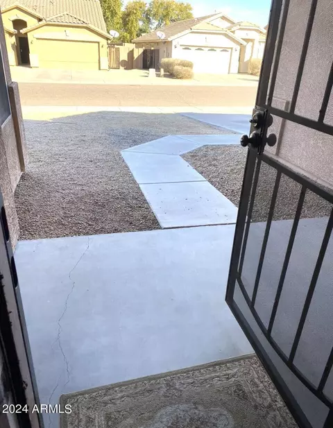 2015 W Hasan Dr, Phoenix, AZ 85041 photo 2
