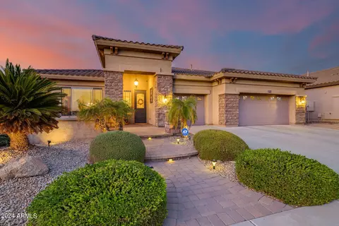 2438 W Cavedale Dr, Phoenix, AZ 85085