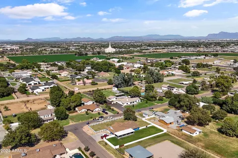 2216 E Willis Rd, Gilbert, AZ 85297 photo 5