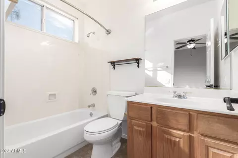 Bath - 1367 E Desert Flower Ln, Phoenix, AZ 85048 photo 9 of 10