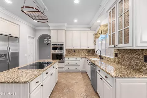 Kitchen - 1367 E Desert Flower Ln, Phoenix, AZ 85048 photo 5 of 5