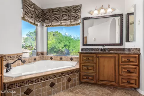 Bath - 1367 E Desert Flower Ln, Phoenix, AZ 85048 photo 4 of 10