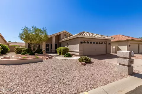 10209 E Coopers Hawk Dr, Sun Lakes, AZ 85248