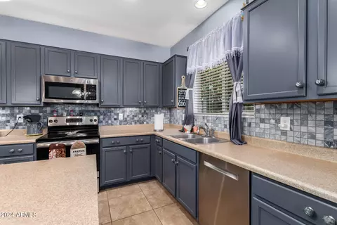 Kitchen - 6420 S 50th Ln, Laveen, AZ 85339 photo 3 of 7
