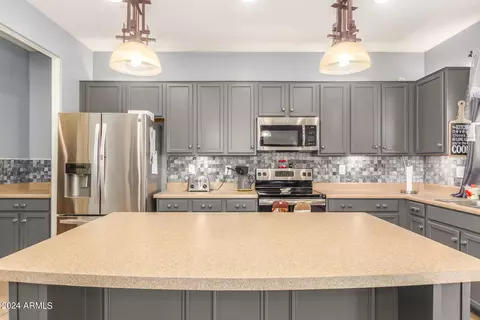 Kitchen - 6420 S 50th Ln, Laveen, AZ 85339 photo 6 of 7