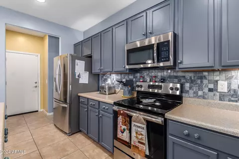 Kitchen - 6420 S 50th Ln, Laveen, AZ 85339 photo 4 of 7