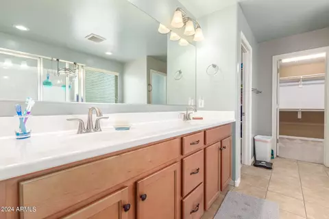 Bath - 6420 S 50th Ln, Laveen, AZ 85339 photo 4 of 5