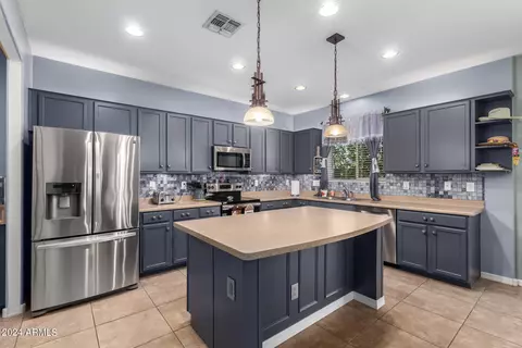Kitchen - 6420 S 50th Ln, Laveen, AZ 85339 photo 2 of 7