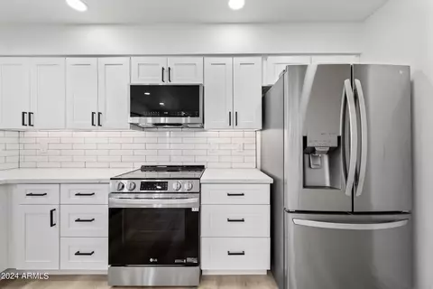Kitchen - 1806 E La Jolla Dr, Tempe, AZ 85282 photo 7 of 7