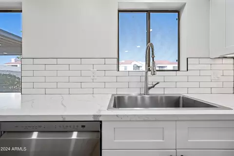 Kitchen - 1806 E La Jolla Dr, Tempe, AZ 85282 photo 5 of 7