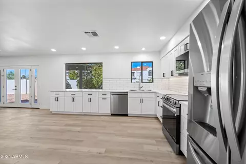 Kitchen - 1806 E La Jolla Dr, Tempe, AZ 85282 photo 2 of 7