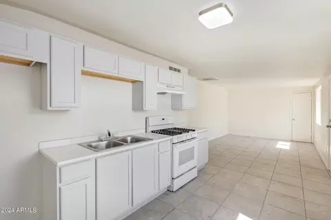6420 W Mitchell Dr, Phoenix, AZ 85033 photo 8