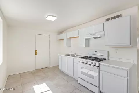 6420 W Mitchell Dr, Phoenix, AZ 85033 photo 4