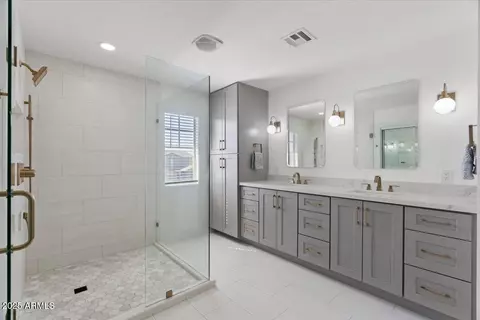 Bath - 1264 E Walnut Rd, Gilbert, AZ 85298 photo 1 of 5