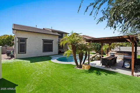 Exterior - 1264 E Walnut Rd, Gilbert, AZ 85298 photo 7 of 9