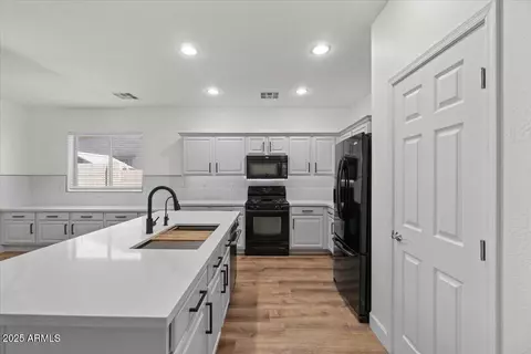 Kitchen - 1264 E Walnut Rd, Gilbert, AZ 85298 photo 2 of 8