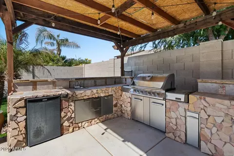 Kitchen - 1264 E Walnut Rd, Gilbert, AZ 85298 photo 8 of 8