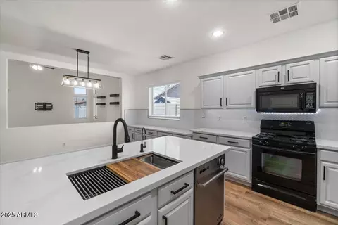 Kitchen - 1264 E Walnut Rd, Gilbert, AZ 85298 photo 7 of 8
