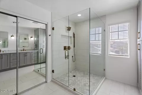 Bath - 1264 E Walnut Rd, Gilbert, AZ 85298 photo 2 of 5