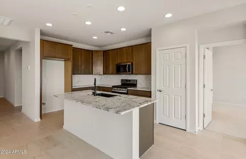 1269 W Treasure Trl, Apache Junction, AZ 85120 photo 5