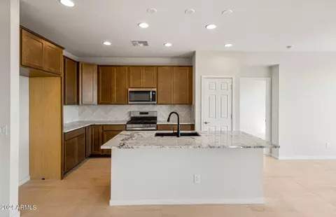 1269 W Treasure Trl, Apache Junction, AZ 85120 photo 4