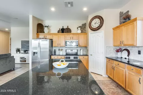 Kitchen - 8723 E Hillview St, Mesa, AZ 85207 photo 4 of 6