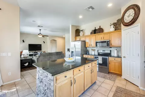 Kitchen - 8723 E Hillview St, Mesa, AZ 85207 photo 5 of 6