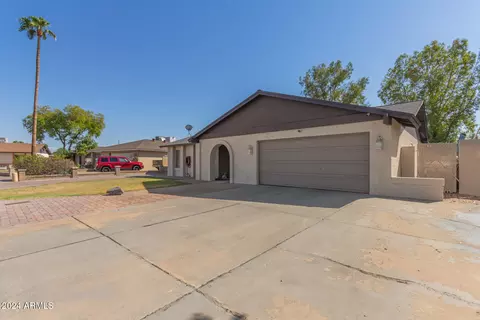 5111 W Larkspur Dr, Glendale, AZ 85304