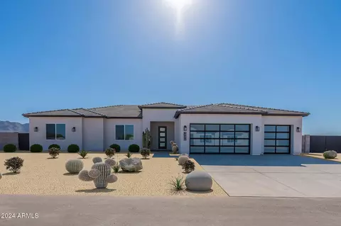 444 E Kaniksu St, Apache Junction, AZ 85119