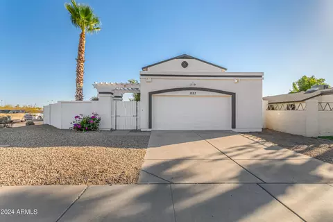 1527 E Topeka Dr, Phoenix, AZ 85024 photo 2