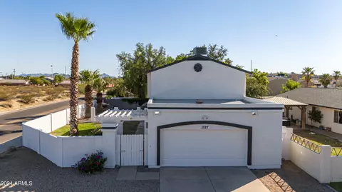 1527 E Topeka Dr, Phoenix, AZ 85024