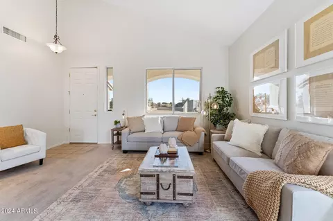 Living - 1075 S Parkcrest St, Gilbert, AZ 85296 photo 4 of 8
